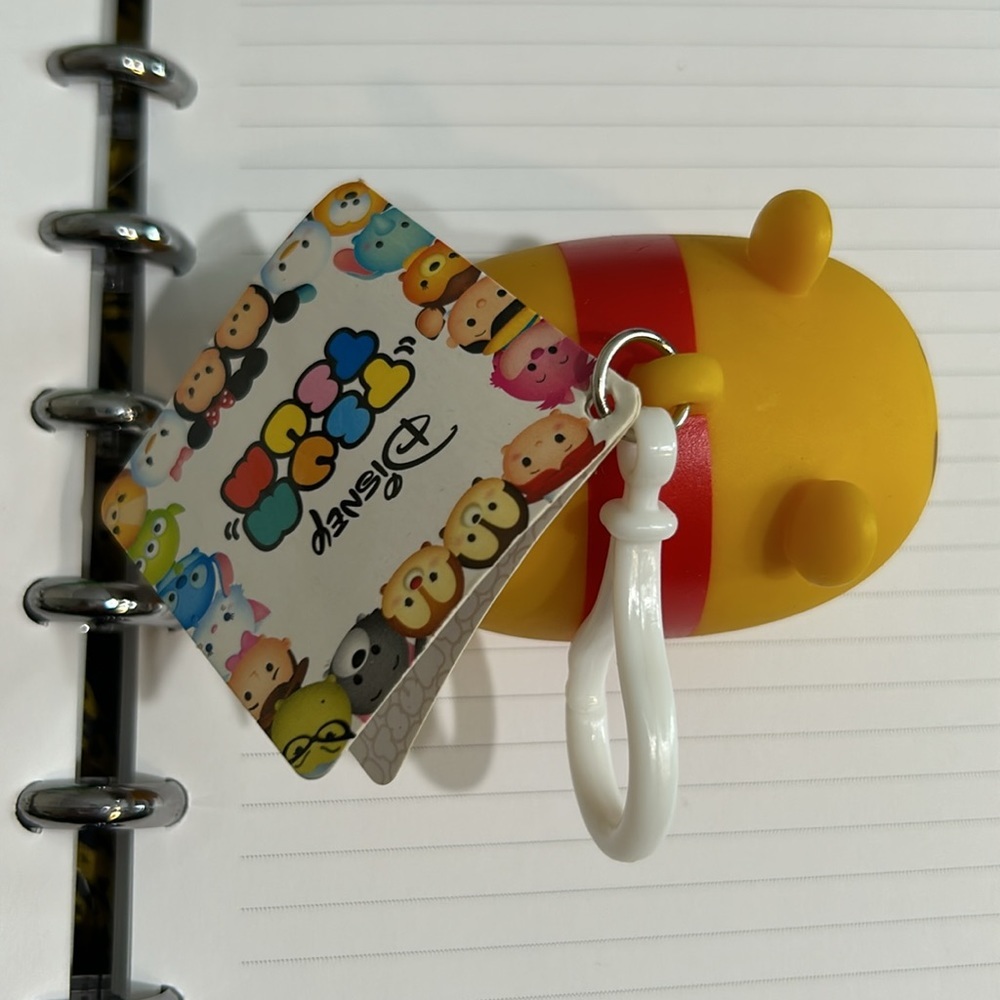 Disney Tsum Tsum - Winnie‎ the Pooh Squeezable Scent Keychain NWT Collectible - Picture 5 of 13